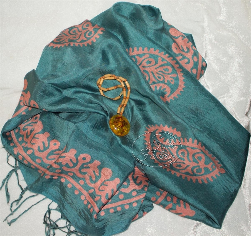Scarf "Emerald and coral"