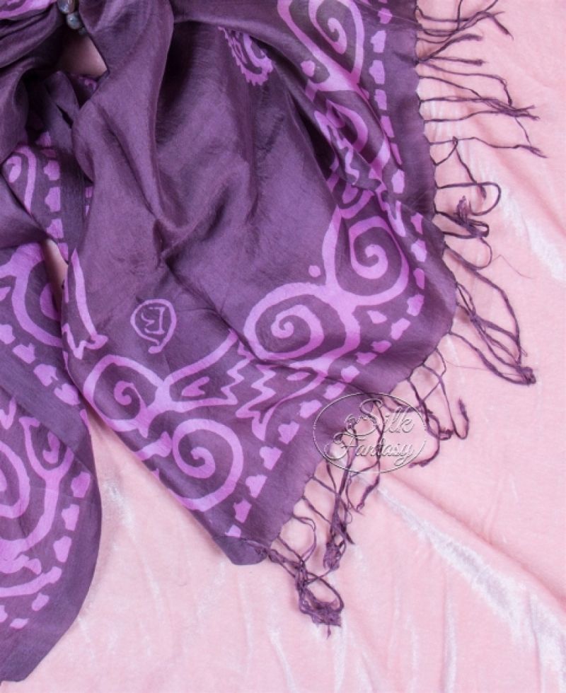 Scarf "Dark grey background and pink ornament"