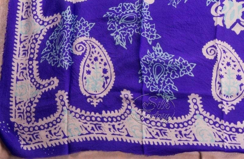 Kelagayi "Smart blue-violet background is added with sky-blue and white ornament"