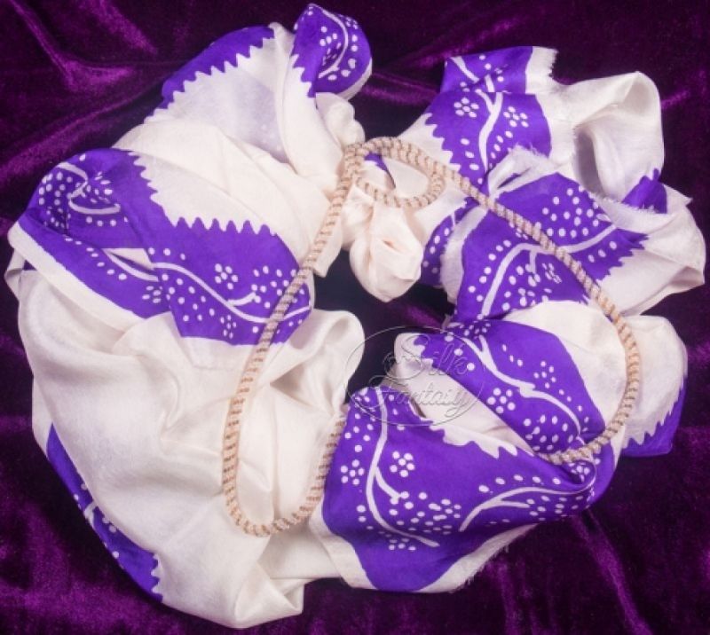 Kelagayi "White with violet galib patterns on edges"