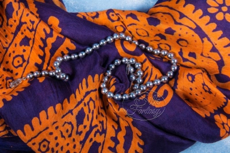 Kelagayi "Dark blue-violet background and orange-golden galib patterns"