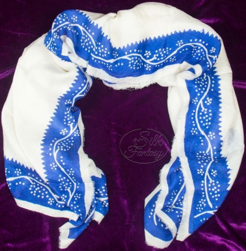 Kelagayi "White with blue galib patterns"
