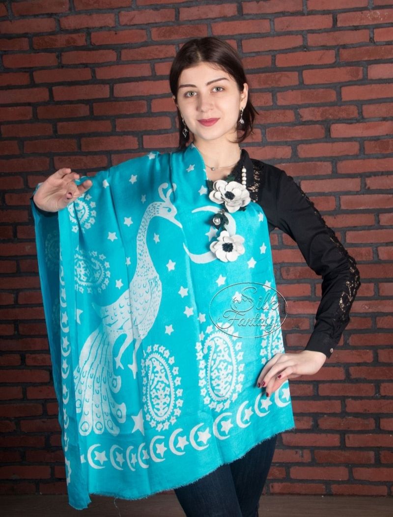 Kelagayi "Blue color with a peacock"