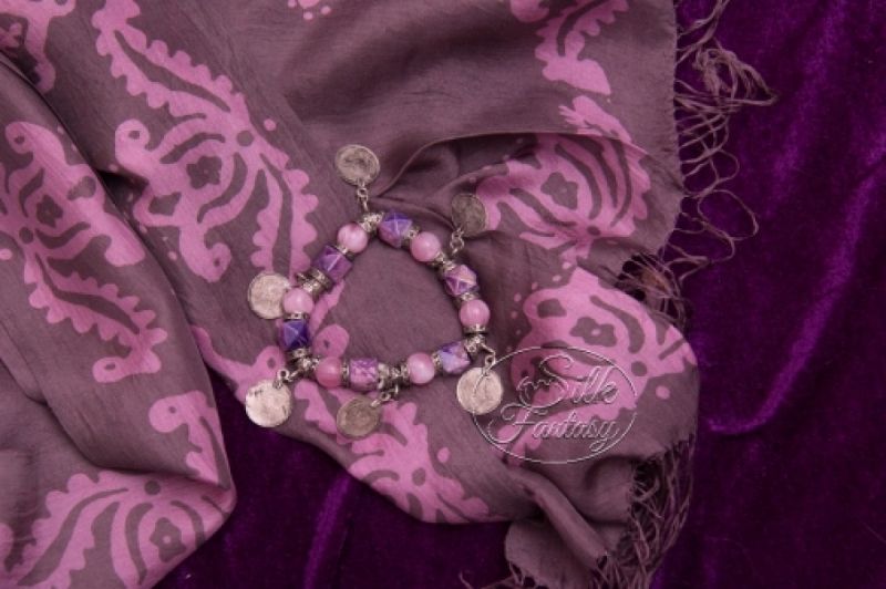 Scarf "Dark grey background and pink ornament"