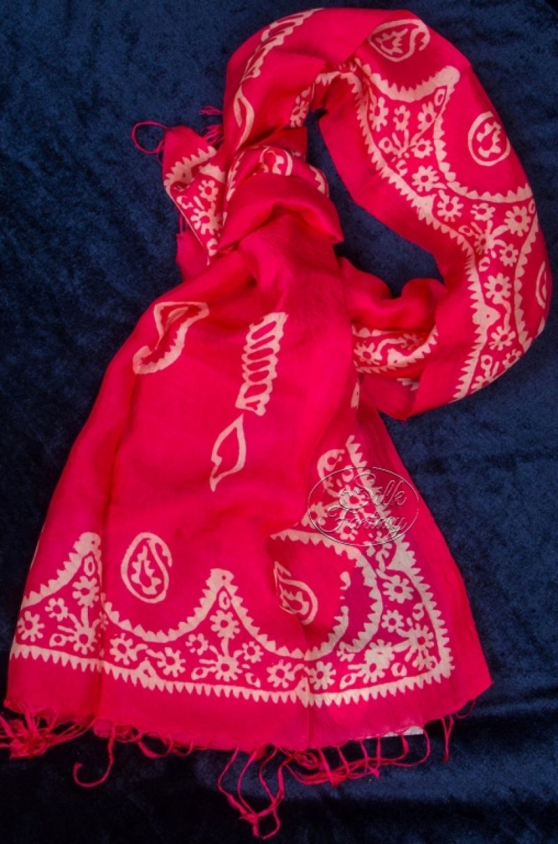 Scarf "Red background and white candles"
