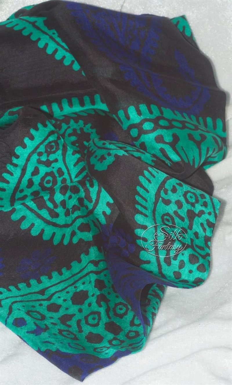 Kelagayi "Dark green background with dusty-blue and old turquoise"