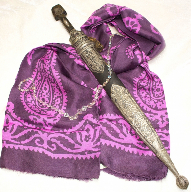 Kelagayi "Dark-grey with pink galib patterns"