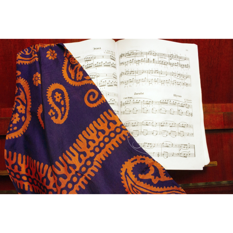 Kelagayi "Dark blue-violet background and orange-golden galib patterns"