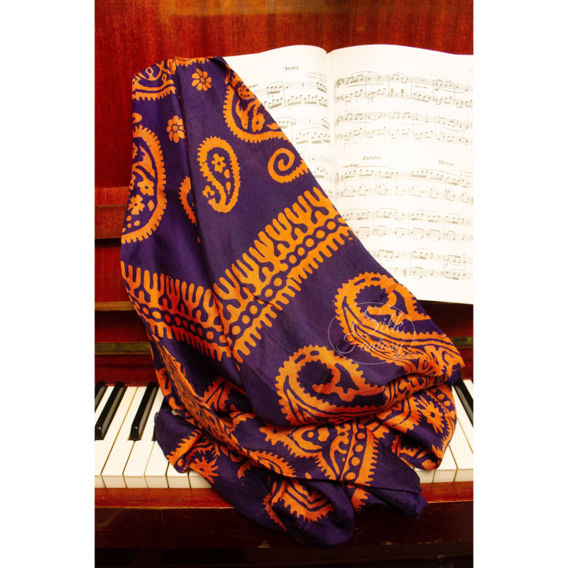 Kelagayi "Dark blue-violet background and orange-golden galib patterns"