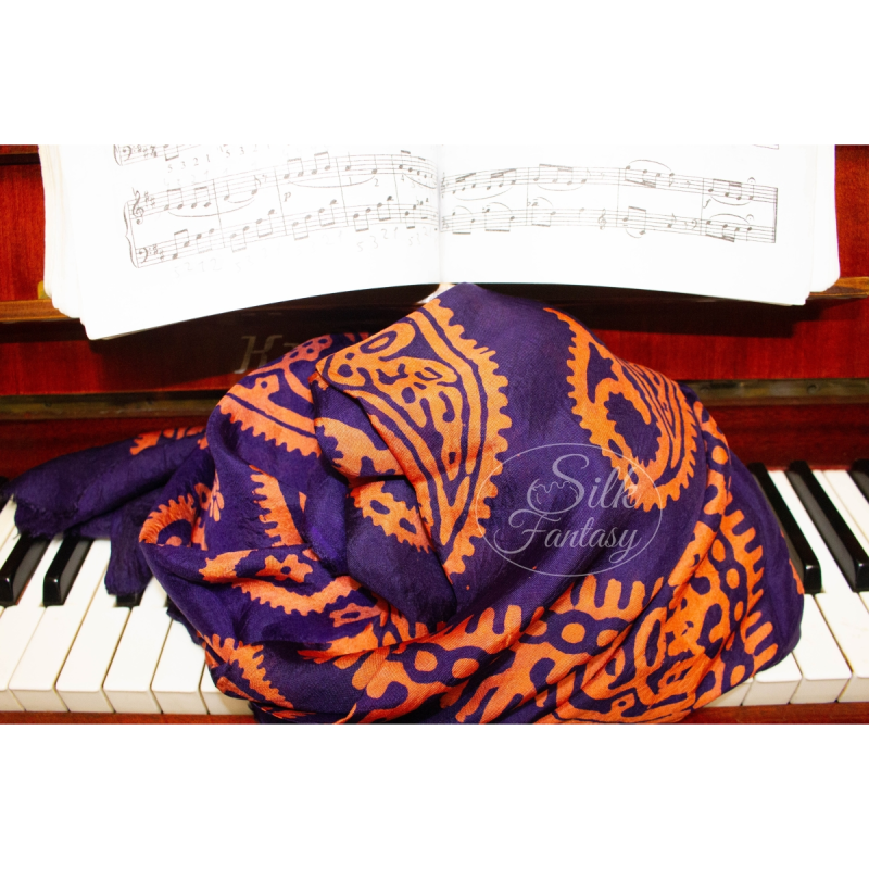 Kelagayi "Dark blue-violet background and orange-golden galib patterns"