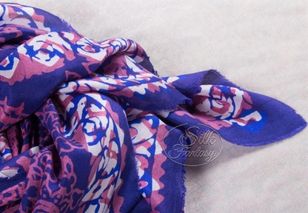 Келагаи "Фиолетово-синий фон, розовый, лиловый и белый орнаменты"