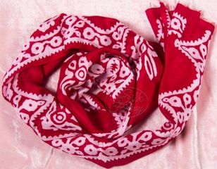 Scarf "Pomegranate color and white galib patterns"