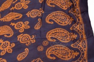 Kelagayi "The interesting dark grey-blue background and orange-golden patterns"