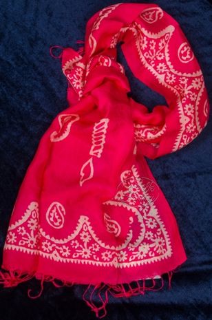 Scarf "Red background and white candles"