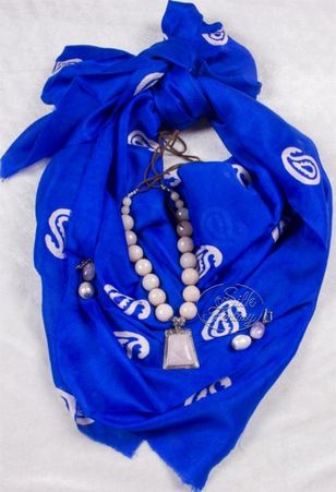 Scarf "Blue with small white buta patterns"