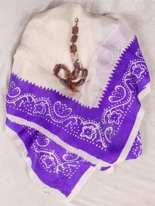 Kelagayi "White with violet galib patterns on edges"