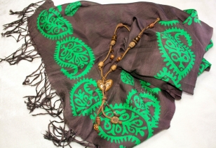 Scarf "Chocolate with green turquoise"